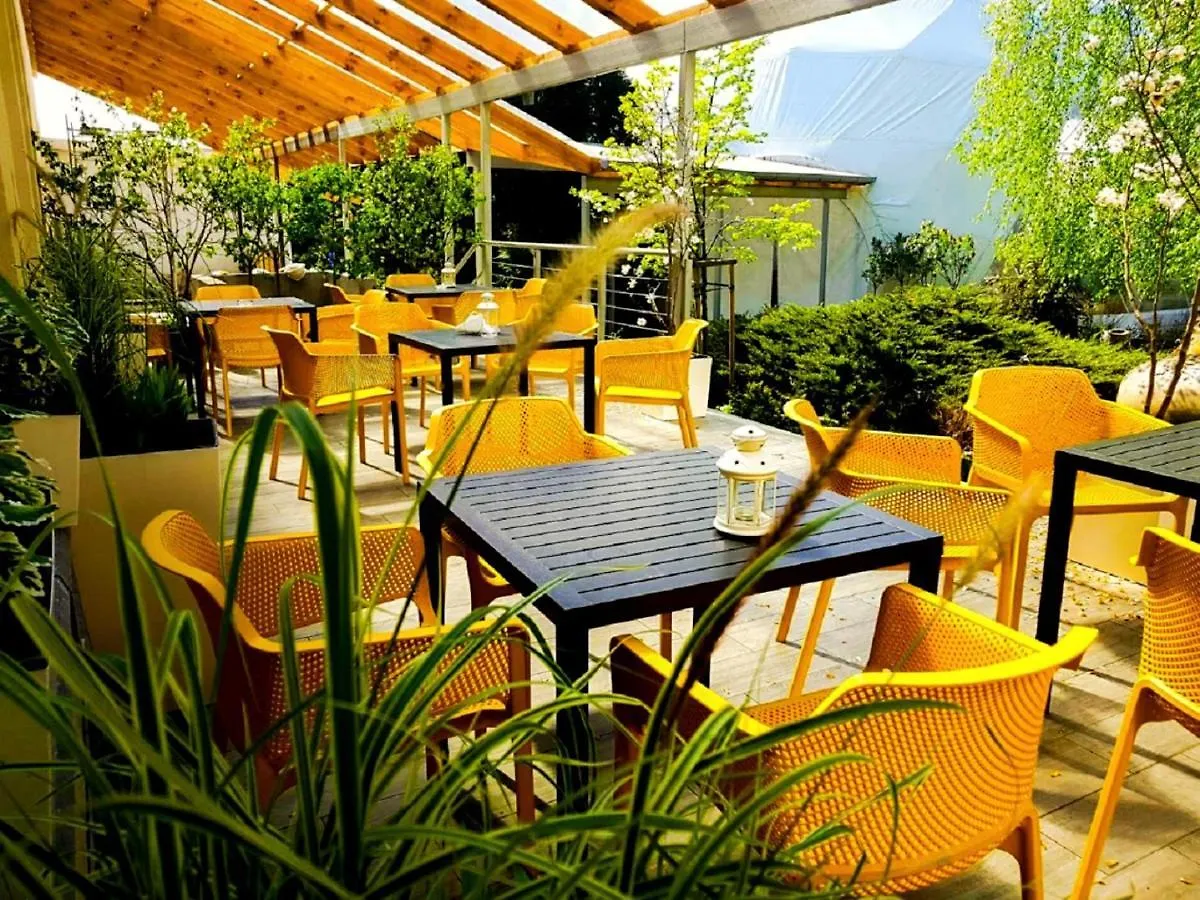4 Zywioly Falenty Osrodek Konferencyjno-Szkoleniowy Raszyn Bed & Breakfast